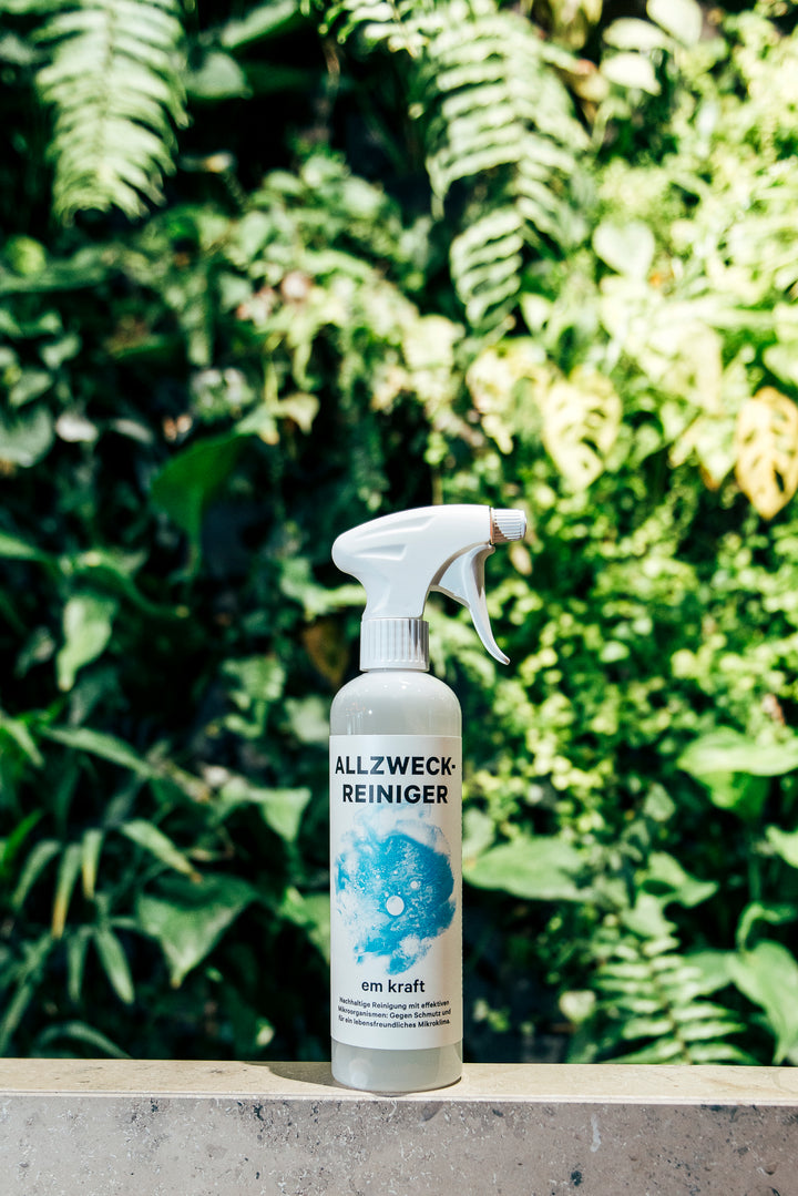 Der biologische em kraft Allzweckreiniger kann im ganzen Haus angewendet werden. Der Universalreiniger auf der Basis von effektiven Mikroorganismen enthält rein natürliche Inhaltsstoffe