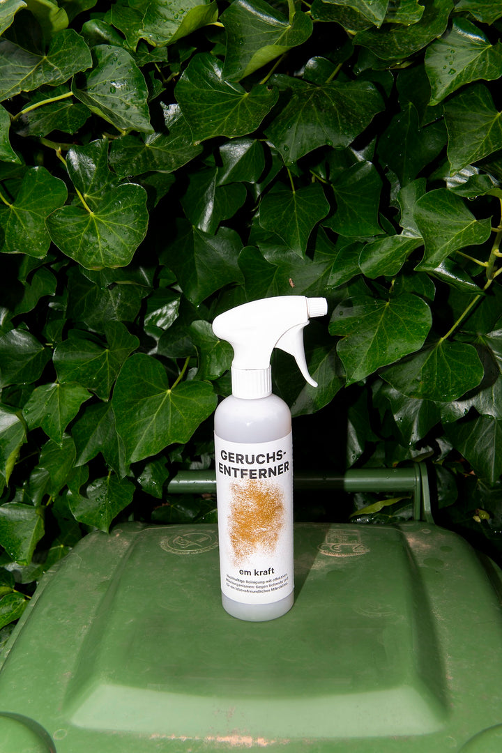 em kraft Geruchsentferner für effektive Neutralisierung unangenehmer Gerüche mit effektiven Mikroorganismen. Zum Beispiel für Kompost, Grünbehälter