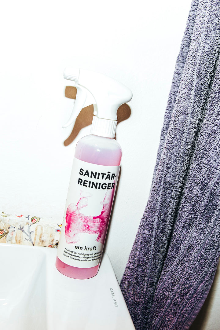 em kraft Sanitärreiniger in der 500-ml-Sprühflasche – umweltfreundliche Hygiene für Bad und WC mit natürlicher Zitronensäure und effektiven Mikroorganismen